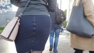 Fatty girl s ass go to the bus