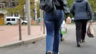 Milf with nice round ass in jeans