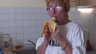 Mature mabel masturbating