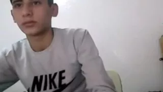 Türkischer süßer Junge sperma auf cam großer steinharter Schwanz runder Arsch