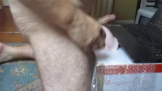 Fetter Junge fickt winzigen Silikonarsch