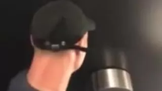 Beim Wichsen auf der öffentlichen Toilette erwischt - sehr intensiv