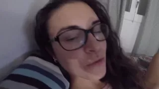 Yo acaricio con mi juguete y hago una felacion