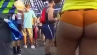 Culo enorme en la rave