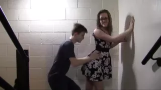 Teenagers fuck in the school