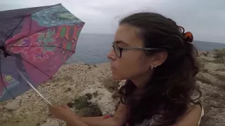 Paseo y chupa bajo la lluvia