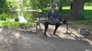 Nue sous sa robe d ete tansparente