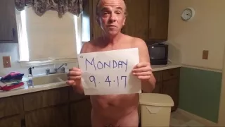 Sissy Robert Bryan geht in Höschen