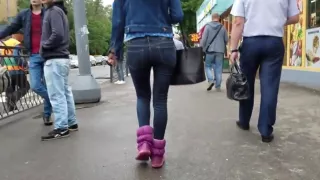 Round sexy ass run away