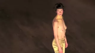 Naked on Stage Simona Bucci 011