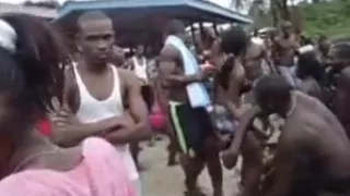 Une petite salope qui aime la bite