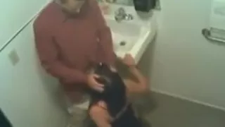 Une affamee purge son mec dans les chiottes d un restau