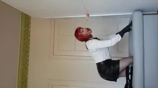 Tranny wanking in tight leather skirt