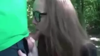 Jeune salope maritale baisee en foret devant voyeurs