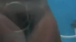 Espiando una cabinita de playita 2