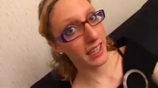 Cette belle salope prend une bonne queue dans son cul!