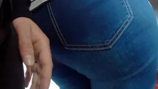 Touch big booty milf in jeans