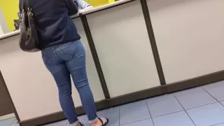 Candid hot ass college girl leggings