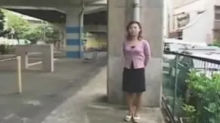 Japonaise soumise exhibee en public putain maritale