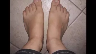 Xenia moves her sexy size 36 feet