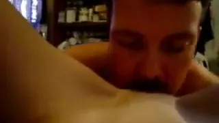 Eat wife pussy