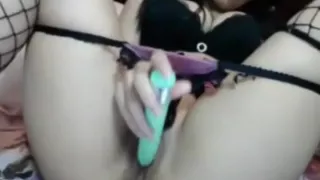 Thai chick likes to play with her pussy