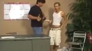 Admass geficktes blondes College Mädchen