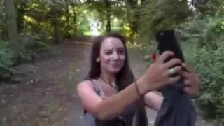 Amateur Blowjob und Gesichtsbehandlung im Park