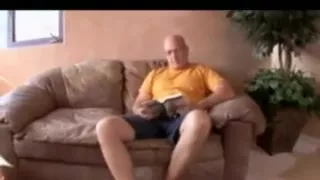 Elle se laisse posseder par un homme plus age