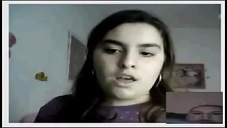 Natasha sur cam montre des seins.