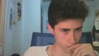 Spanischer süßer Junge mit engem runden Arsch großer Schwanz auf Cam