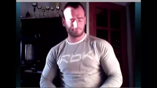 Nackter bärtiger Bodybuilder sperma