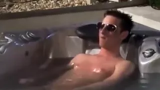 Geiler Amateur-Schwulenfilm mit Solo-Männchen, Masturbationsszenen