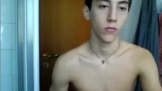 Italienischer süßer Schwimmer Junge Großer Schwanz Runder haariger Arsch auf Cam