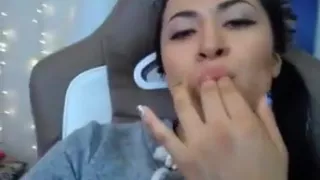 Nahaufnahme der haarigen Muschi von Cameltoe Klitoris