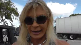 Sexy Shemale trifft schwarzen Junior Mann mit bbc