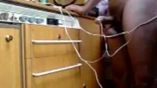 Strom am Schwanz ist so geil