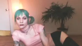 Punk Tgirl Sperma auf Cam mit Spielzeug