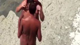 Urlaubsdreier Ehefrau wird am Strand von Fremden gefickt