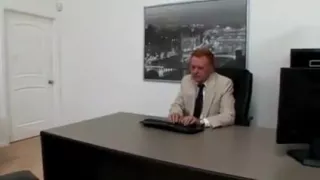 Alter Mann mit College Mädchen