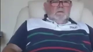 Martin macht sich nackt und bockt