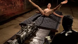 Sebastian Keys erträgt extreme Fickmaschinen