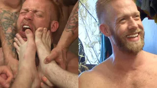 Muskulöser Hengst betet Füße an und nimmt einen Schwanz nach dem anderen in Bondage