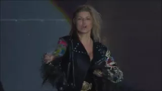 Fergie Huge Cleavage Unbelievable Arse