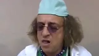 Razz- il dottore la visita proprio bene