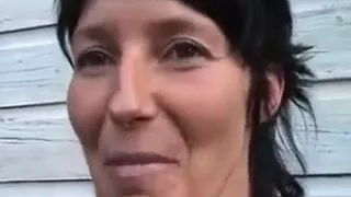 Amy wordt in de cabrio geneukt