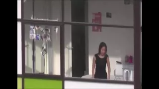 Un voyeur matte sa voisine d en face