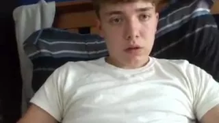 Niedlicher athletischer Junge sperma auf Cam großer Schwanz heißer Blasenarsch