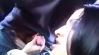 Coppia italiana in auto lui cornuto