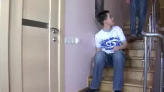 Sex auf der Treppe mit einem geschickten Crossdresser